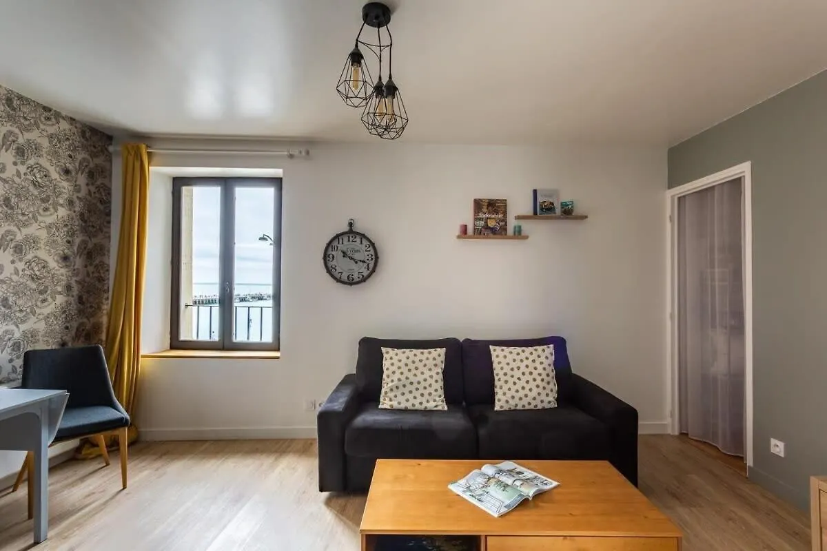 Appartement LA BRISE- Joli T2 rénové - VUE MER - 1 chambre Cancale France
